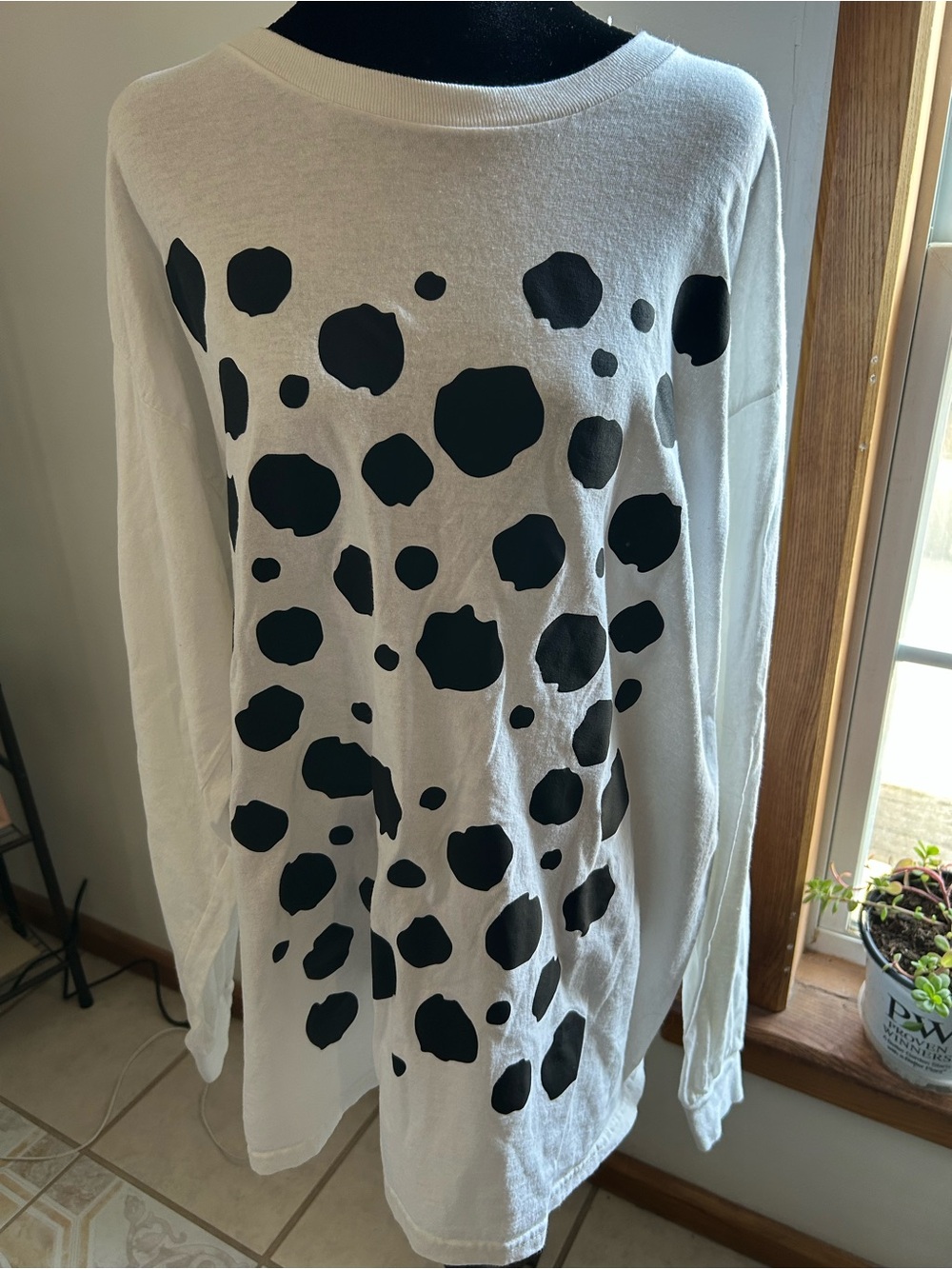 Gildan White Tee with Black Spot Accents